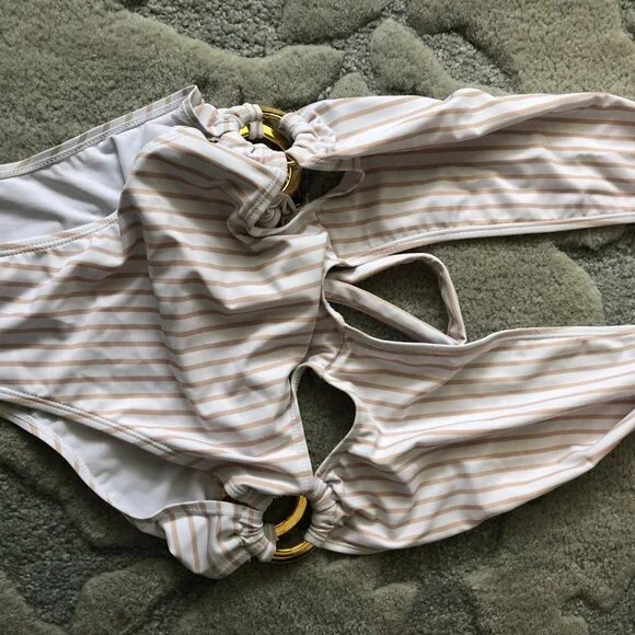 PrettyLittleThing Halterneck Striped Ring Swimsuit - Picture 5 of 8